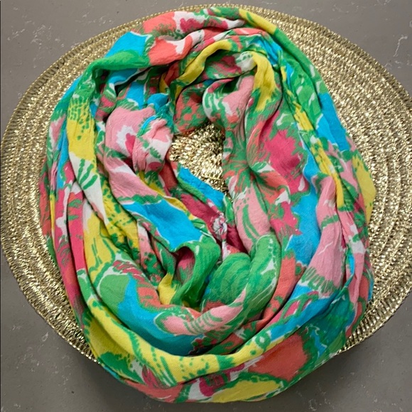 Lilly Pulitzer Accessories - 💕💚 Lilly Pulitzer Infinity Scarf 💚💕